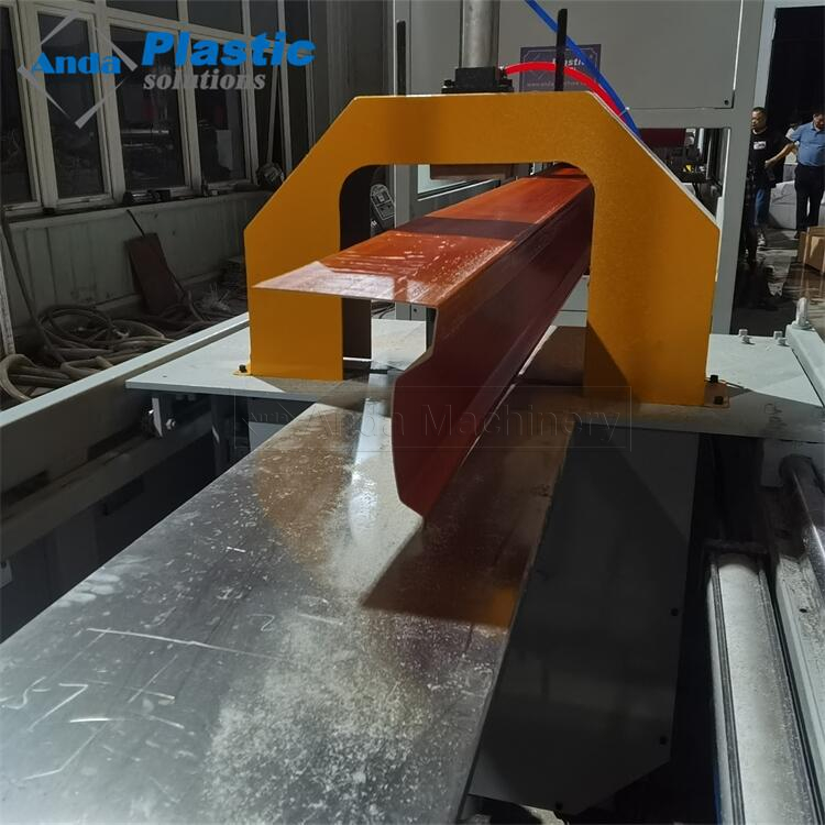 Dây chuyền sản xuất máy làm máng xối PVC chất lượng cao UPVC